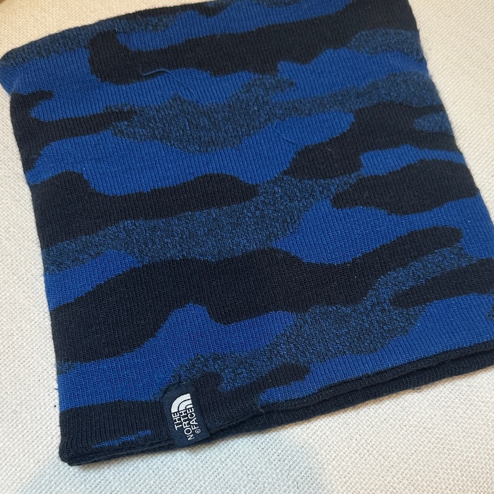 The North Face Kids Blue and Black Camo Neck Warmer